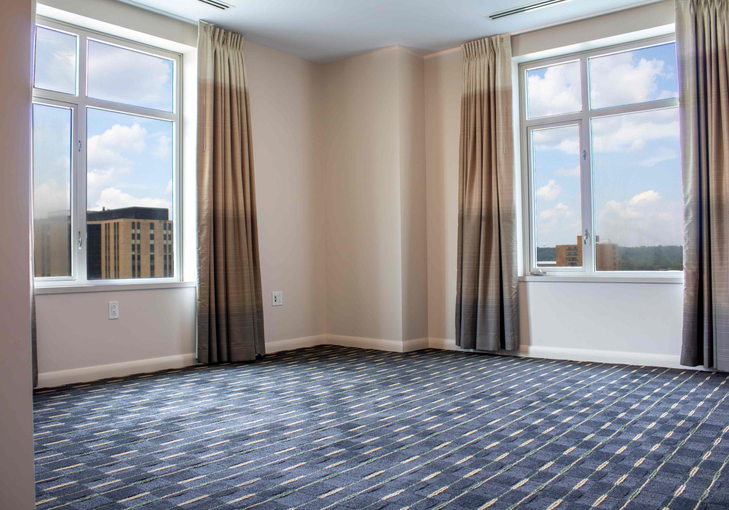 West facing bedroom at Rochester Broadway Plaza in the Mayo Clinic Area.